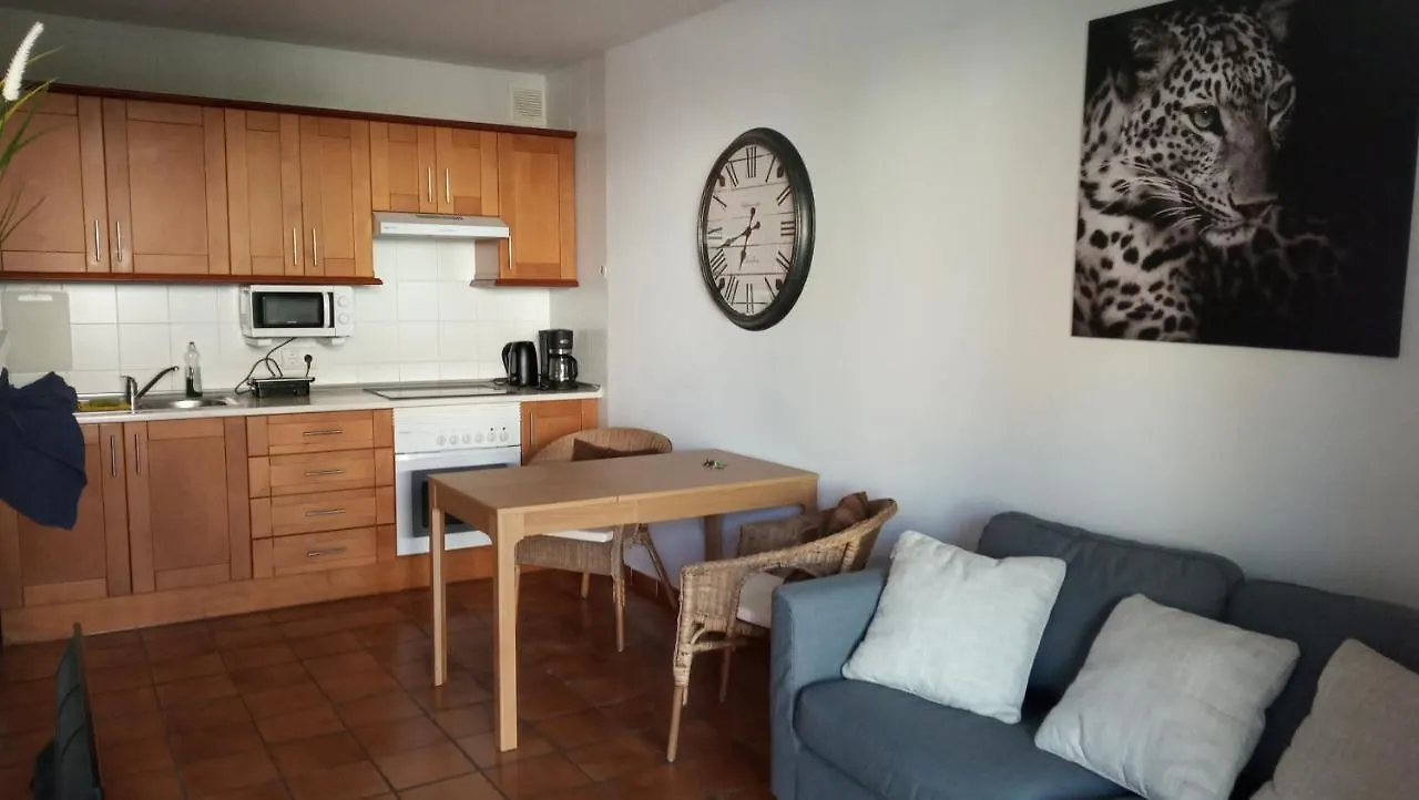 דירות אל מדאנו Apartamento Con Jardin Y Piscina En El Balancon